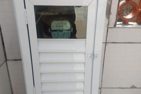 porta_aluminio_luz