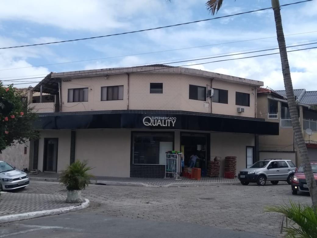 Fachada em ACM c/ letras vazadas em acrílico c/ iluminação em LED. Forro em ACM