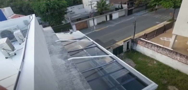 Cobertura retrátil em vidro visto por cima